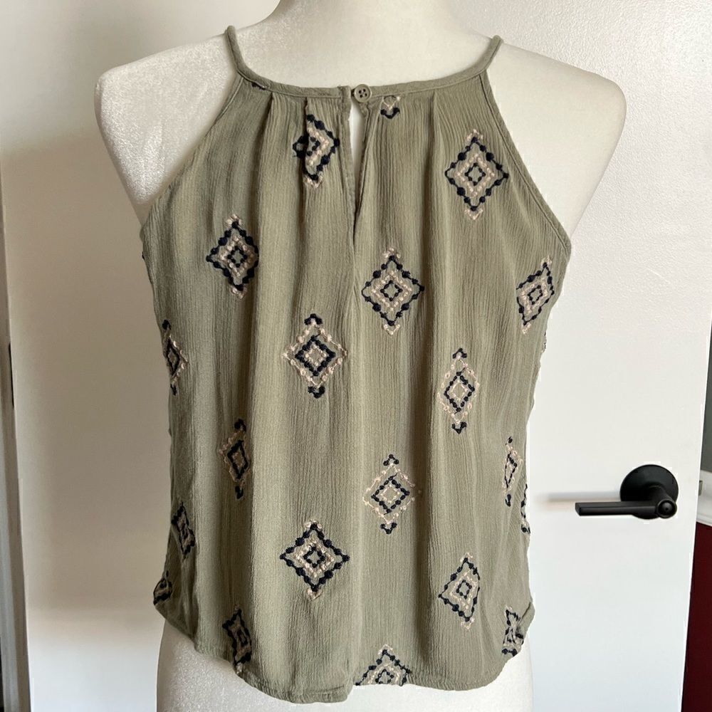 5/$25 Francesca's Patterned Halter Top - Picture 4 of 6